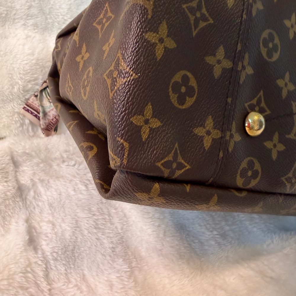Louis Vuitton Artsy MM Classic Brown Monogram Shoulder Bag - Picture 12 of 16